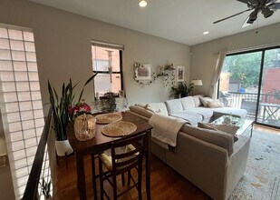 2151 W Evergreen Ave in Chicago, IL - Building Photo - Building Photo