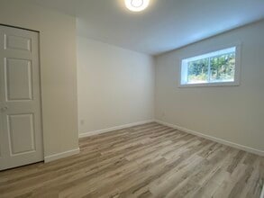 4549 Hammond Bay Rd in Nanaimo, BC - Building Photo - Building Photo