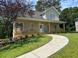 7527 Passport Dr in Ooltewah, TN - Building Photo