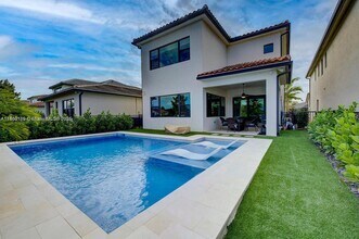 11849 SW 13th St in Pembroke Pines, FL - Foto de edificio - Building Photo