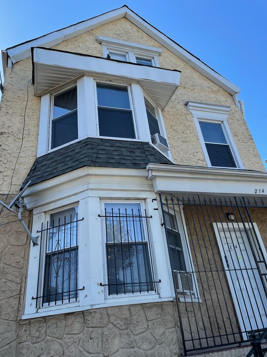 214 4th St in Newark, NJ - Building Photo