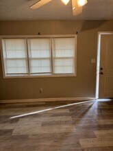 6486 Raymond Dr, Unit Flat Duplex in Union City, GA - Foto de edificio - Building Photo