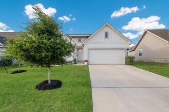 5609 Jewel Curv in San Antonio, TX - Building Photo - Building Photo