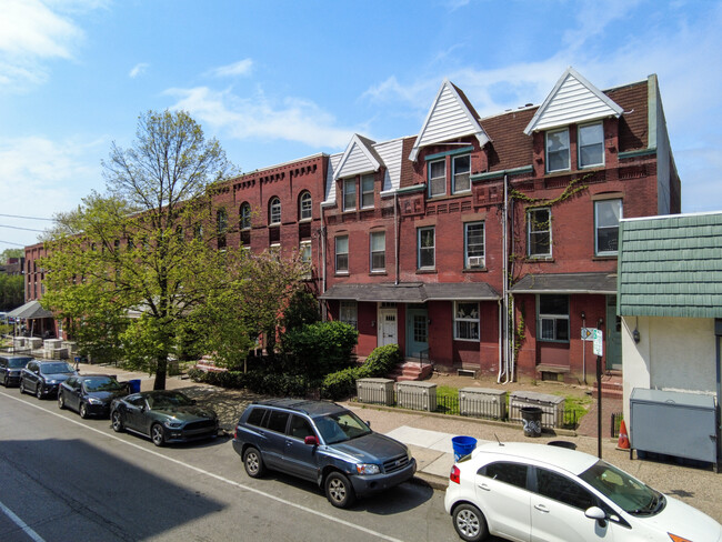 200-214 S 43rd St in Philadelphia, PA - Building Photo - Building Photo