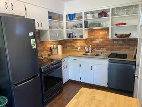 413 Holland Ave in Regina, SK - Building Photo - Building Photo