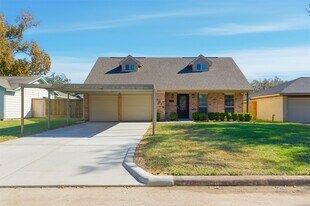 5818 Chinaberry Dr in Houston, TX - Building Photo