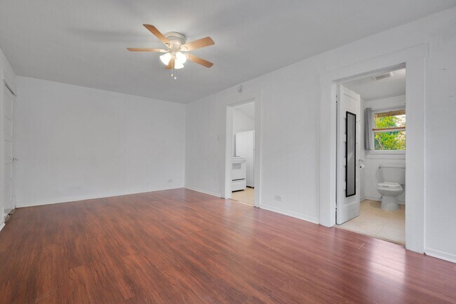 165 Division Ave in San Antonio, TX - Foto de edificio - Building Photo