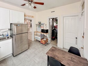 3525 N Wilton Ave, Unit 2F in Chicago, IL - Building Photo - Building Photo