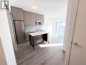 7439 Kingston Rd in Toronto, ON - Building Photo - Building Photo