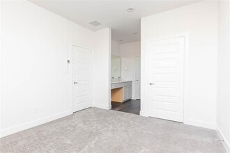 310 Jensen Dr in Houston, TX - Building Photo - Building Photo