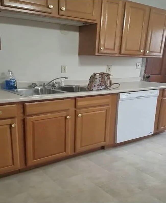 77 Greeley St, Unit 1