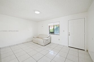 2170 W 60th St in Hialeah, FL - Building Photo - Building Photo