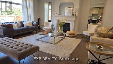 3102 Millicent Ave in Oakville, ON - Building Photo - Building Photo