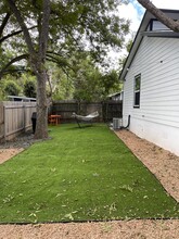 808 Mora St in Lockhart, TX - Foto de edificio - Building Photo