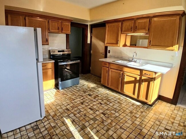 property at 652 High St