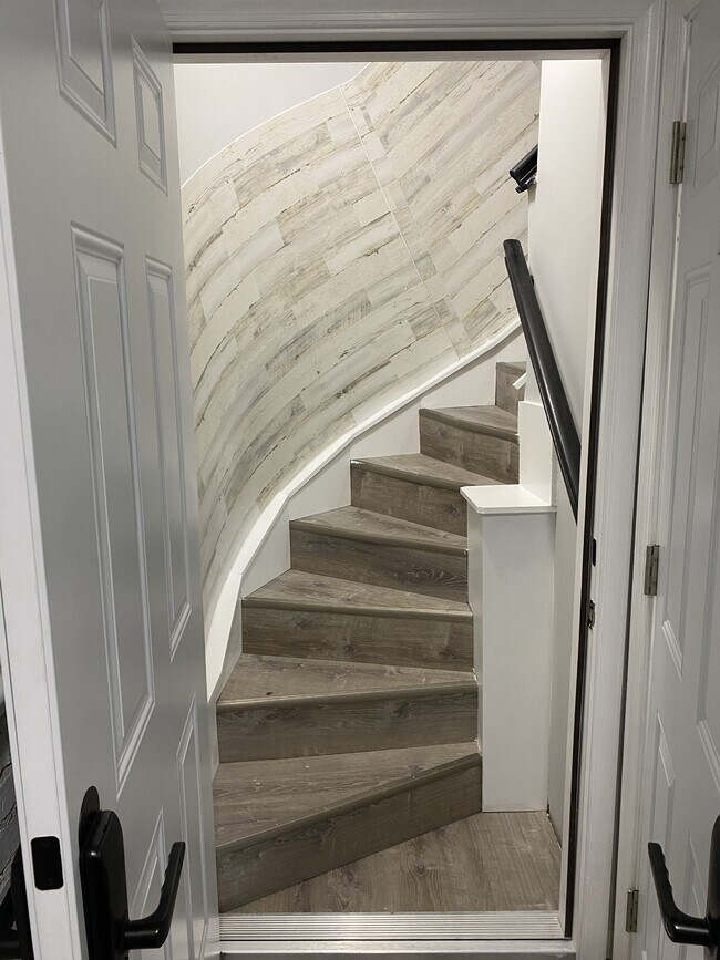 210 N Mount St in Baltimore, MD - Building Photo - Building Photo