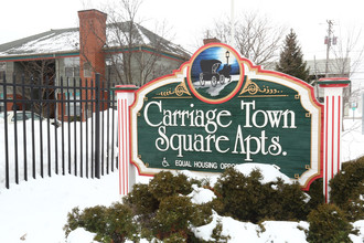 Carriage Town Square Apartments in Flint, MI - Foto de edificio - Building Photo