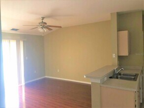 5471 Vineland Rd in Orlando, FL - Building Photo - Building Photo