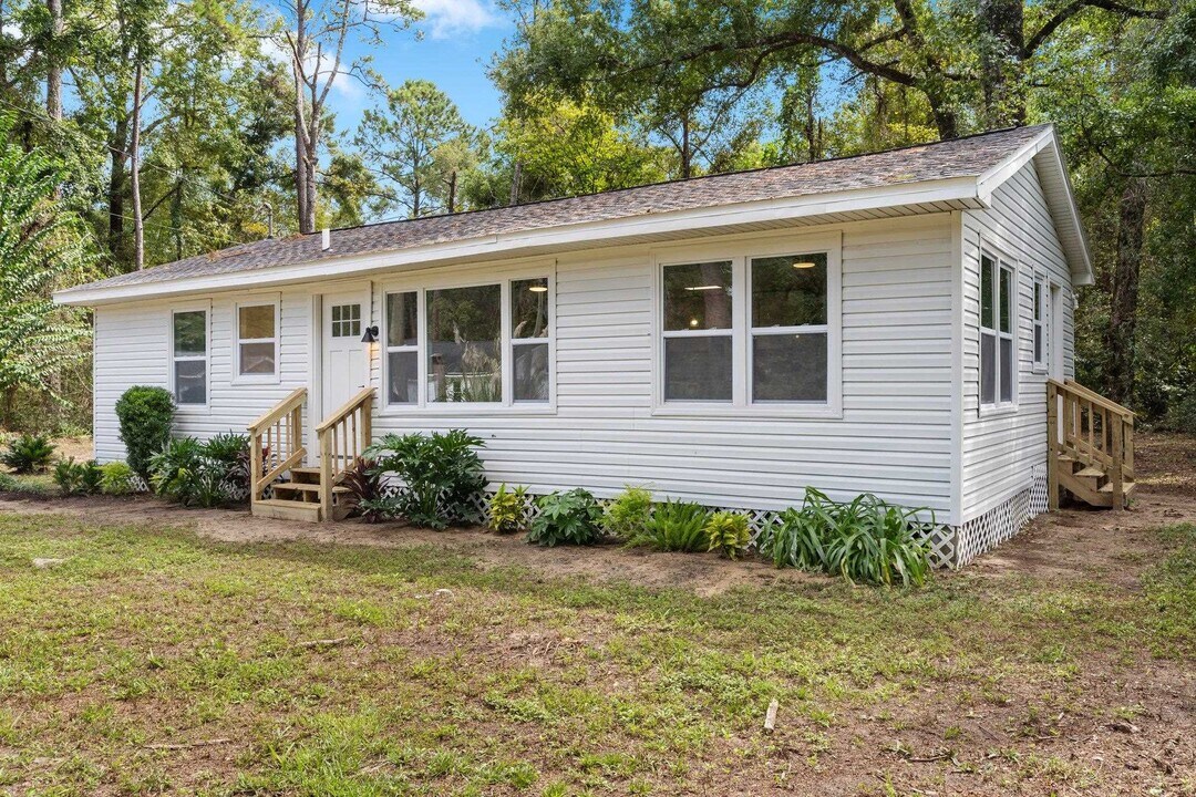 129 Sioux Trail in Crawfordville, FL - Building Photo