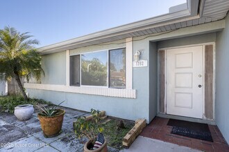 1202 Linmoor Cir NE in Palm Bay, FL - Building Photo - Building Photo