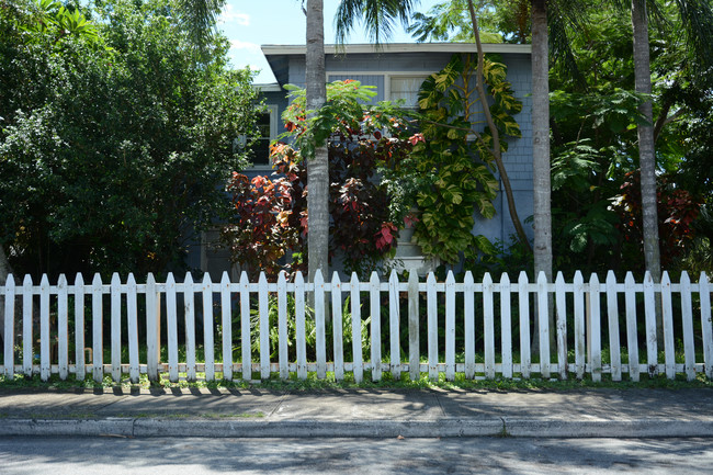 824 Mcintosh St in West Palm Beach, FL - Building Photo - Building Photo