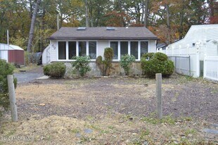 49 Maple St in Ocean Township, NJ - Building Photo