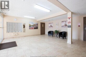 6227 Thornberry Crescent in Windsor, ON - Building Photo - Building Photo