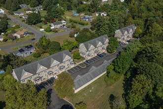Orchard Place in Brookfield, CT - Building Photo - Building Photo