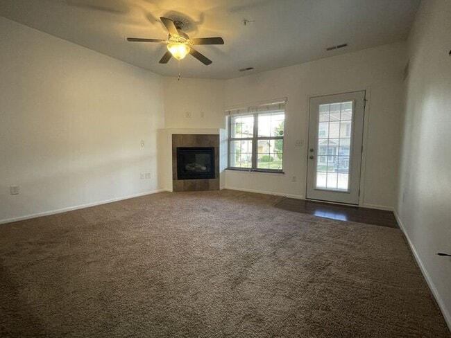 463 Cambria Dr in North Liberty, IA - Building Photo - Building Photo