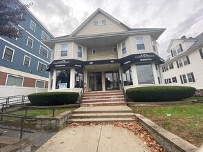 469 Main St, Unit #2 in Stoneham, MA - Building Photo - Building Photo