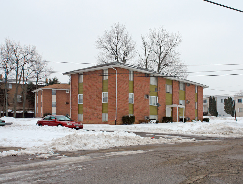 Dominion Townhomes in Akron, OH - Building Photo