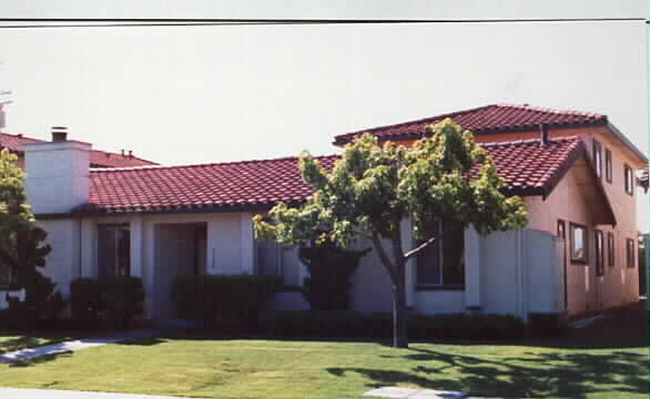1320 Jonathan St in Santa Clara, CA - Foto de edificio - Building Photo