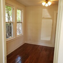 924 Howard St in Taylor, TX - Building Photo - Building Photo