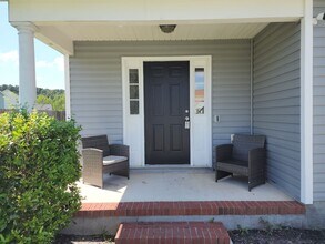 205 Ashcroft Dr in Jacksonville, NC - Building Photo - Building Photo