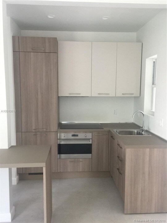 245 NE 33rd St-Unit -204 in Miami, FL - Building Photo