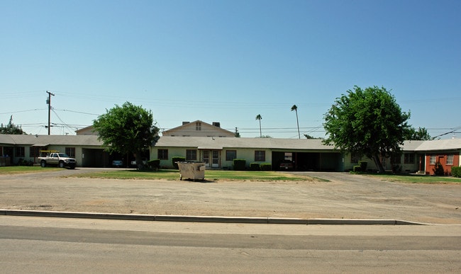 2720 E Hedges Ave in Fresno, CA - Foto de edificio - Building Photo