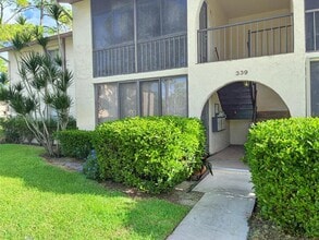 339 Knotty Pine Cir in Greenacres, FL - Building Photo - Building Photo