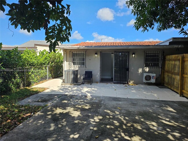 7418 SW 21st St in Miami, FL - Building Photo - Building Photo