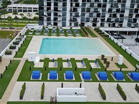 5300 Paseo Blvd, Unit 1209 in Doral, FL - Building Photo