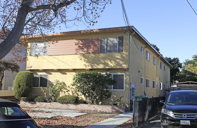 1547 Saint Charles St in Alameda, CA - Foto de edificio - Building Photo