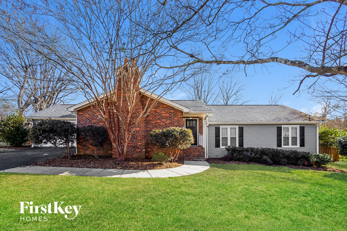 305 Meadowlake Dr in Lewisville, NC - Building Photo