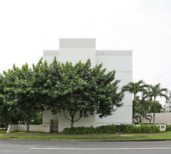 2847 Waialae Ave in Honolulu, HI - Building Photo - Building Photo