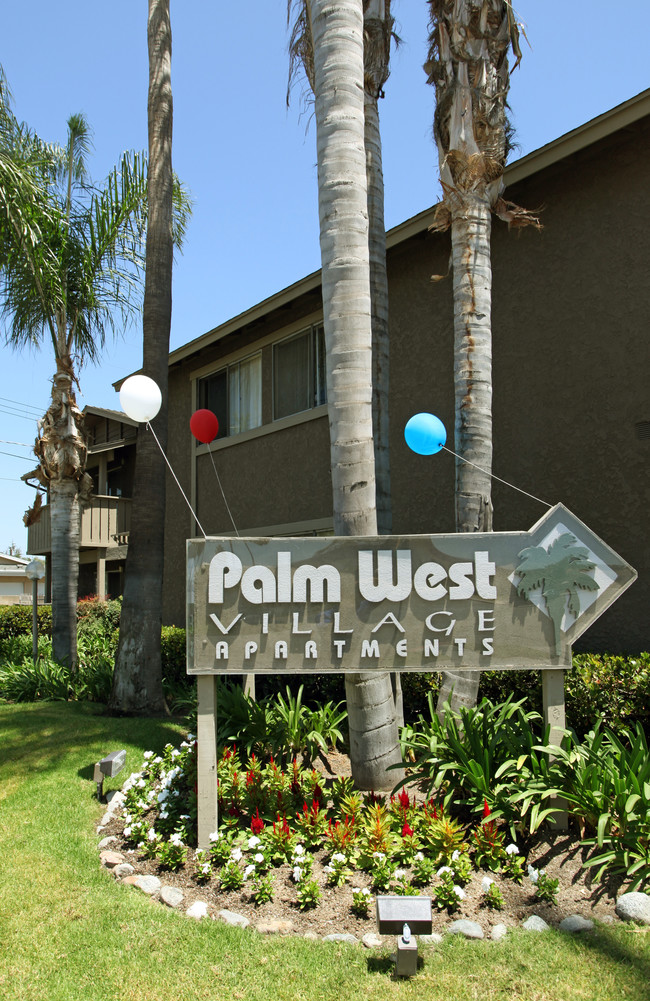 Palm West Village in Anaheim, CA - Foto de edificio - Building Photo