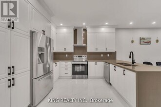 283 Elbern Markell Dr in Brampton, ON - Building Photo - Building Photo