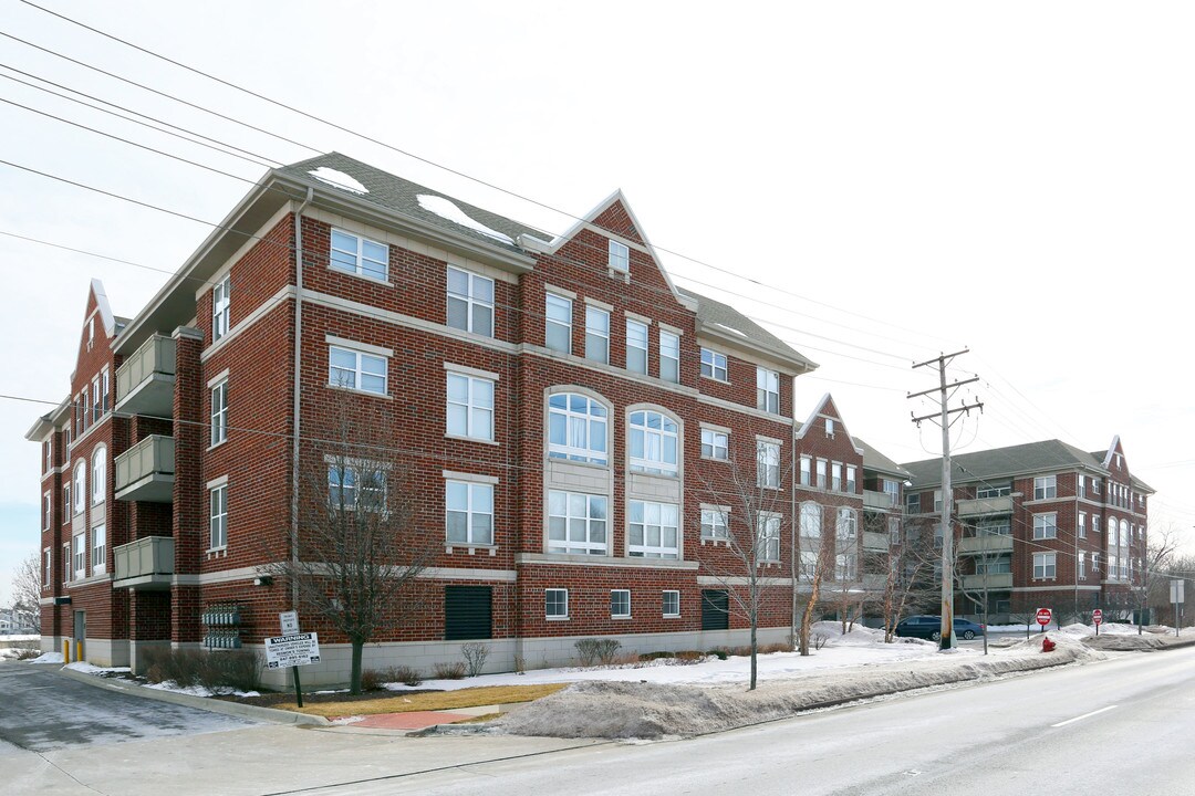 77 N Quentin Rd in Palatine, IL - Foto de edificio