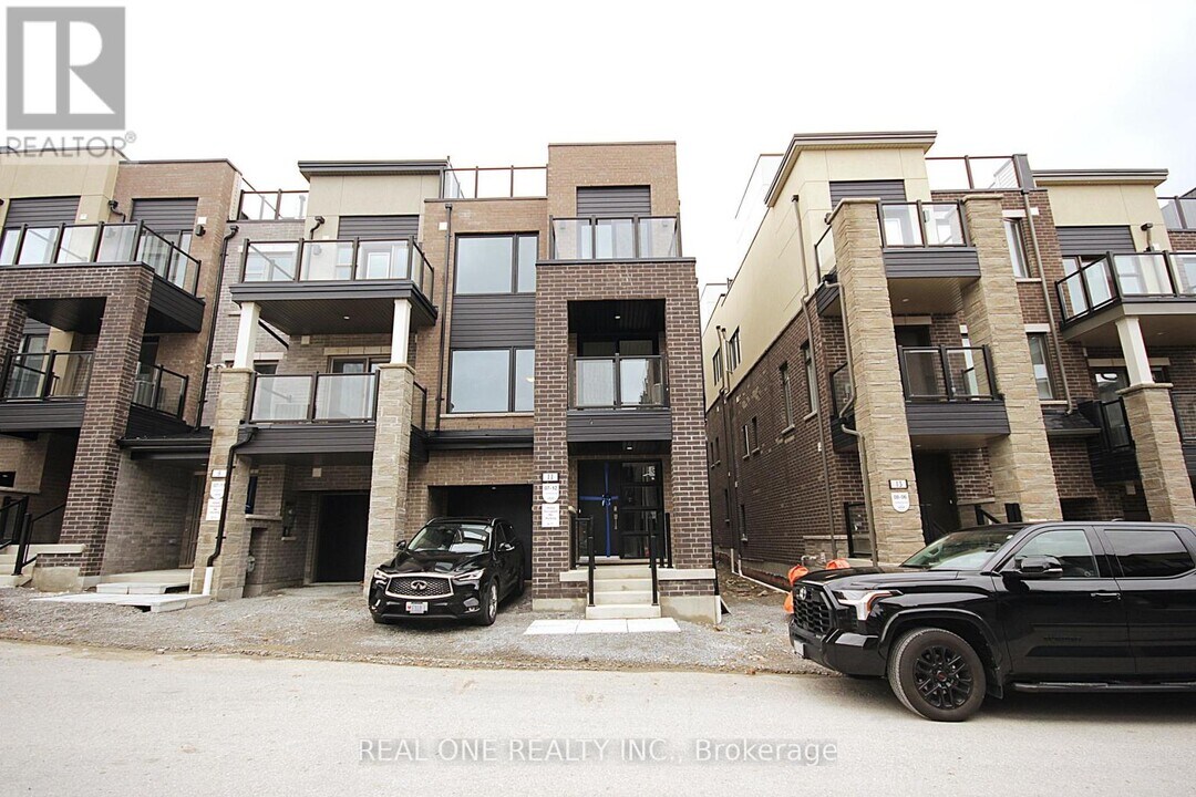 11 Gothenburg Ln in Markham, ON - Building Photo