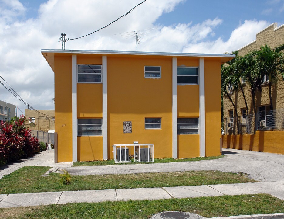 1435 SW 3rd St in Miami, FL - Building Photo