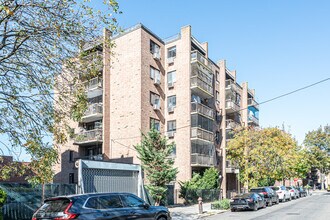 Woodrose Terrace in Flushing, NY - Foto de edificio - Building Photo