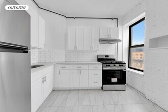 300 W 17th St in New York, NY - Building Photo - Building Photo