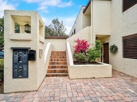 5058 Marsh Field Rd, Unit 8 in Sarasota, FL - Building Photo